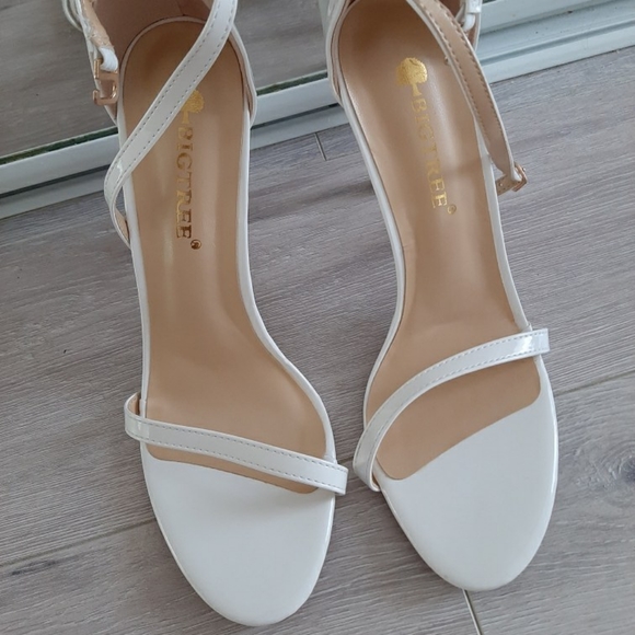 Sandals - Picture 3 of 3